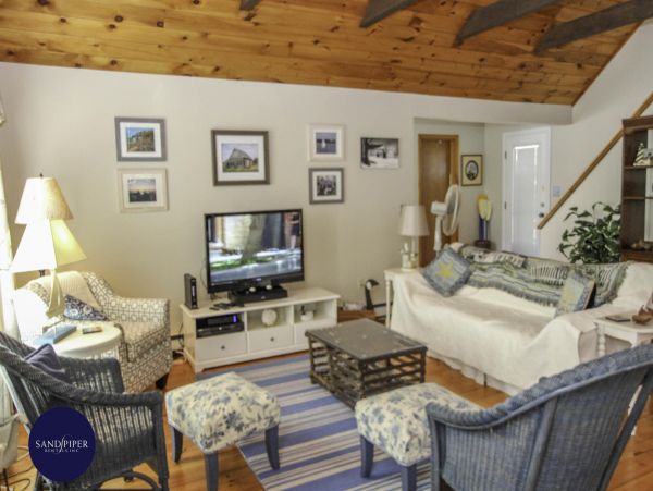 Cape Cod Home 994744