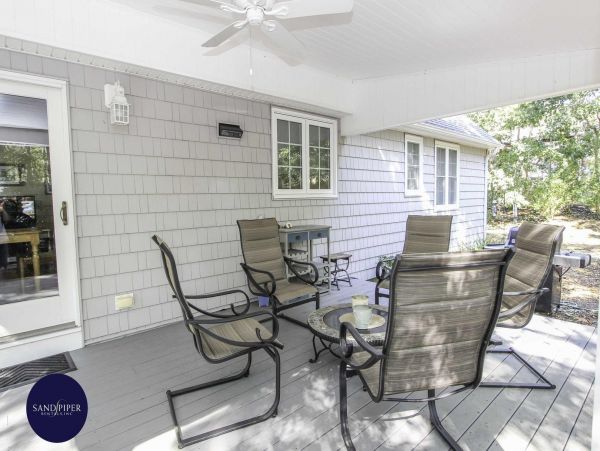 Cape Cod Home 994744