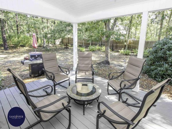 Cape Cod Home 994744