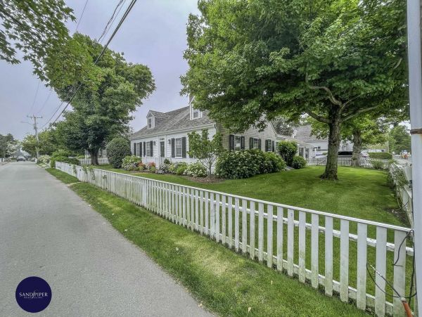 Cape Cod Home 994745