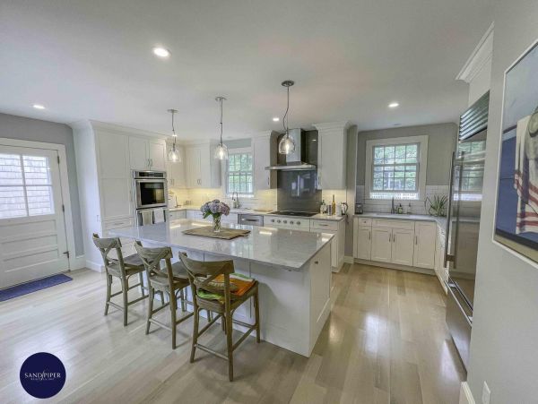 Cape Cod Home 994745