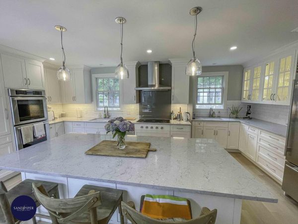 Cape Cod Home 994745