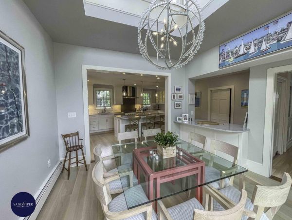 Cape Cod Home 994745