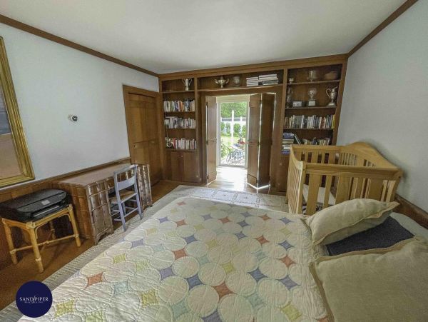 Cape Cod Home 994745