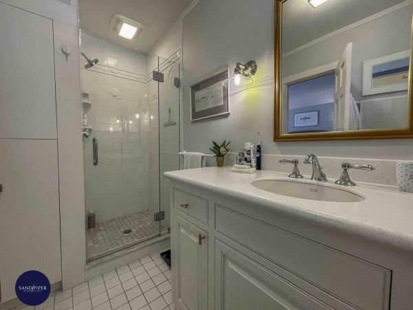 Cape Cod Home 994745