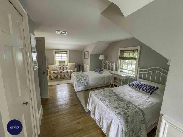 Cape Cod Home 994745