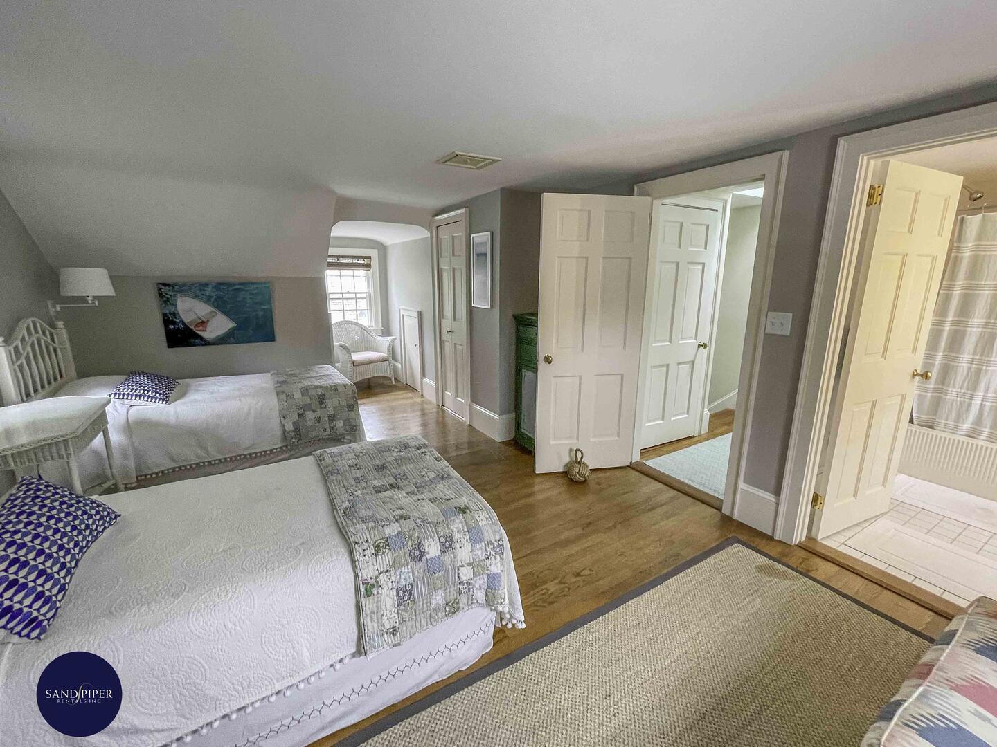Cape Cod Home 994745