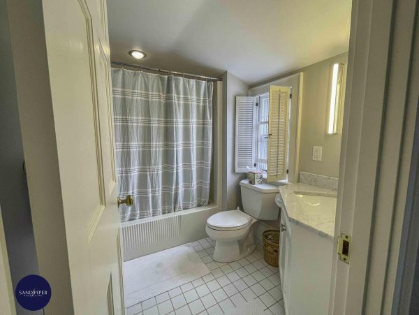 Cape Cod Home 994745