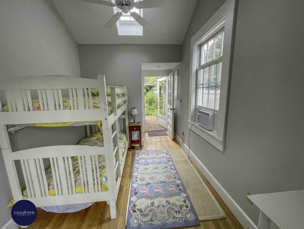 Cape Cod Home 994745