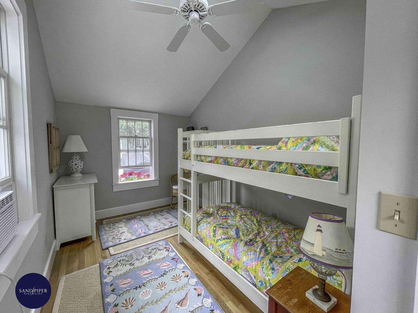 Cape Cod Home 994745