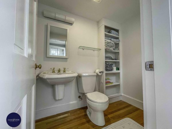 Cape Cod Home 994745