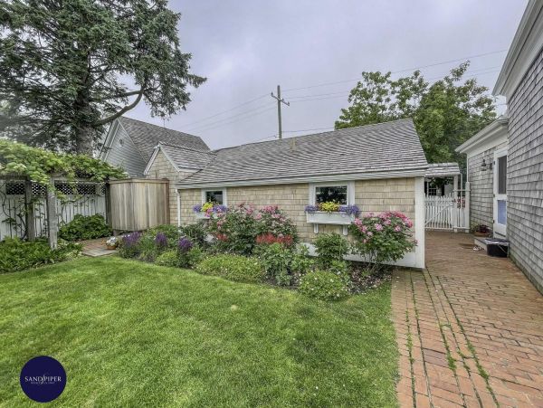 Cape Cod Home 994745