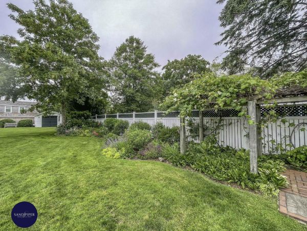 Cape Cod Home 994745