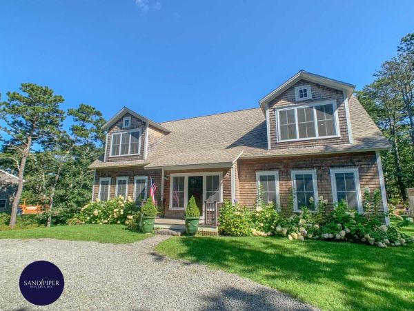 Cape Cod Home 994746