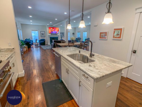 Cape Cod Home 994746