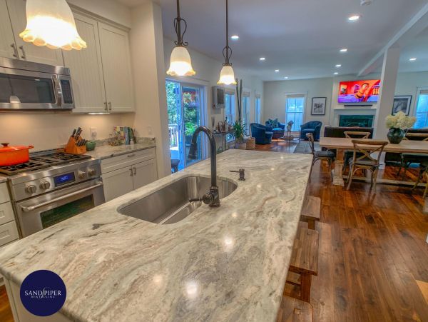 Cape Cod Home 994746