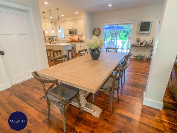 Cape Cod Home 994746