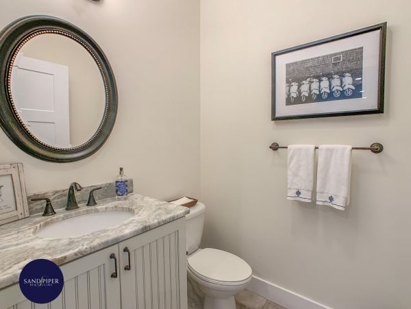 Cape Cod Home 994746