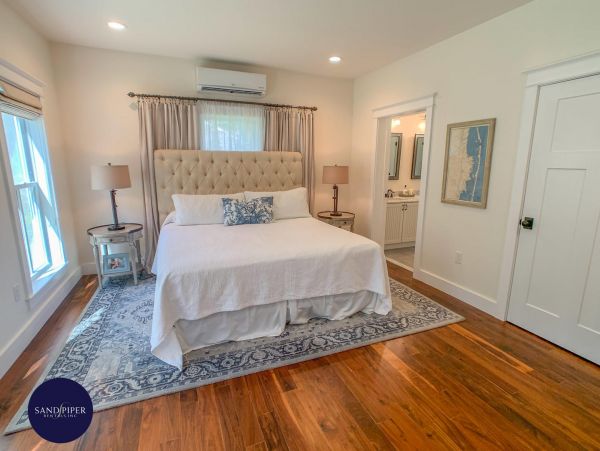 Cape Cod Home 994746