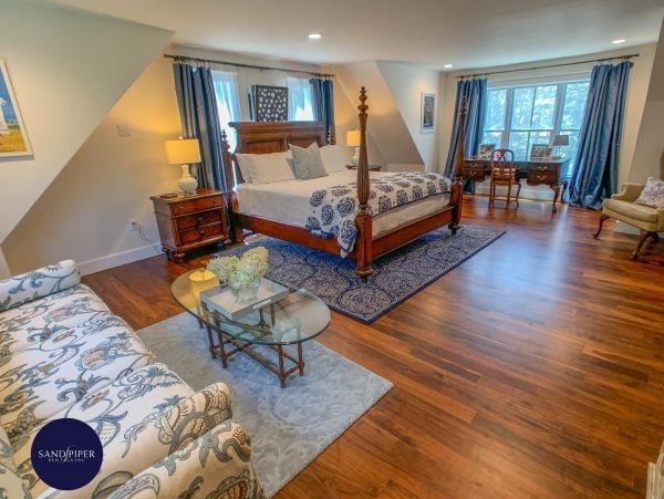 Cape Cod Home 994746