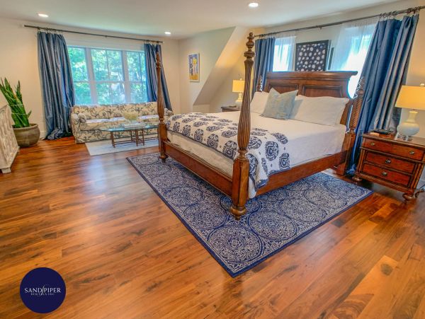 Cape Cod Home 994746