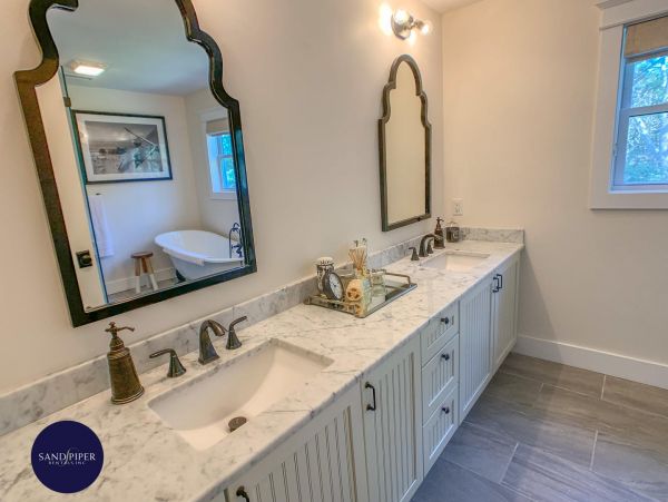Cape Cod Home 994746