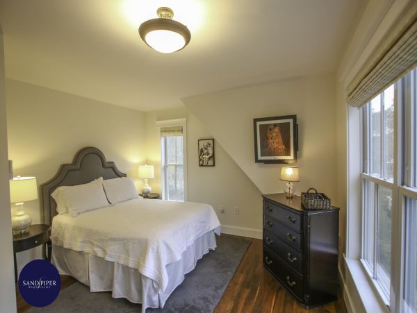 Cape Cod Home 994746