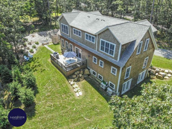 Cape Cod Home 994746