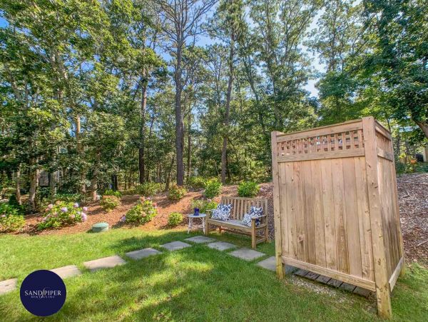 Cape Cod Home 994746