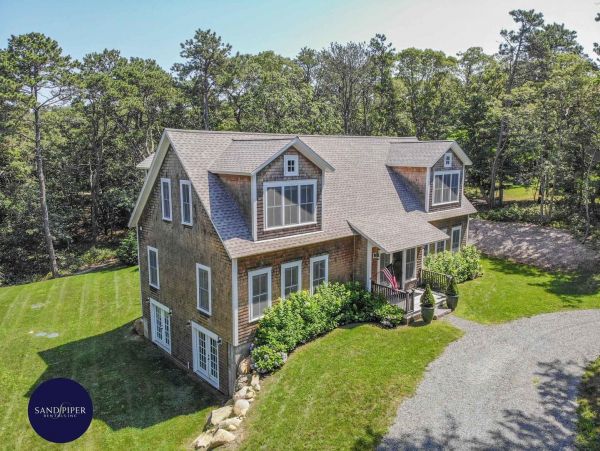 Cape Cod Home 994746