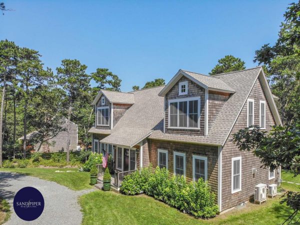 Cape Cod Home 994746