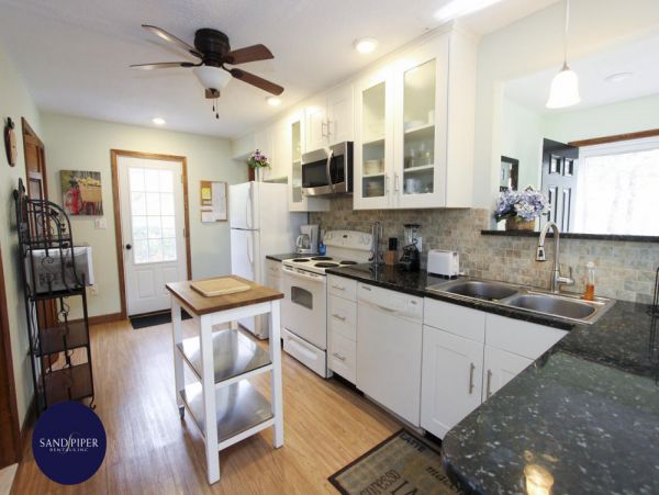 Cape Cod Home 994747