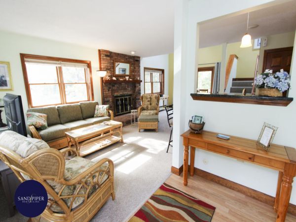 Cape Cod Home 994747
