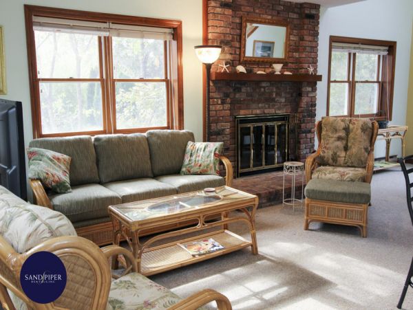 Cape Cod Home 994747