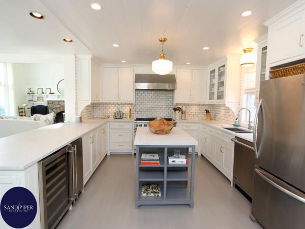 Cape Cod Home 994749