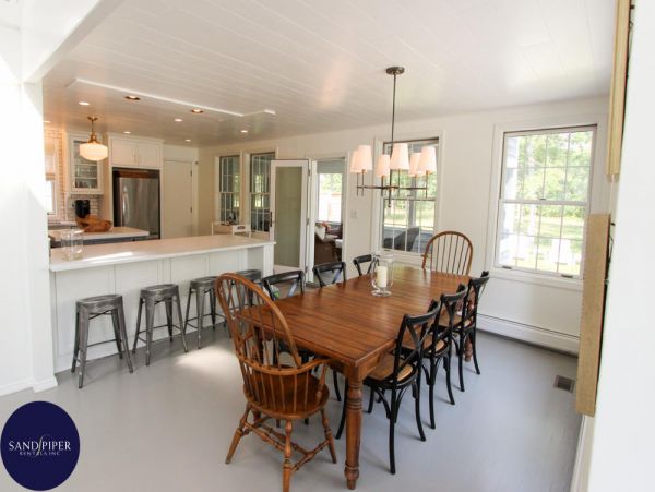 Cape Cod Home 994749