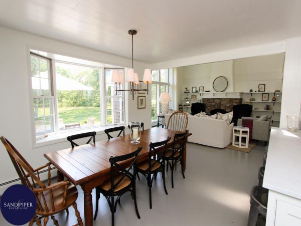 Cape Cod Home 994749