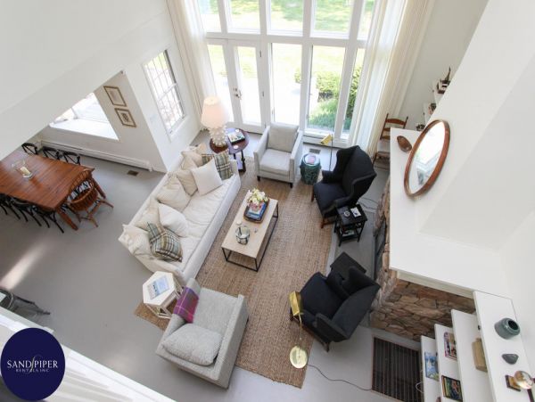 Cape Cod Home 994749