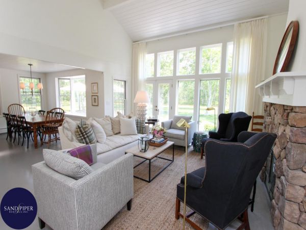 Cape Cod Home 994749