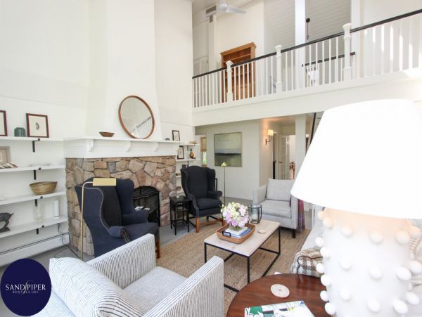 Cape Cod Home 994749