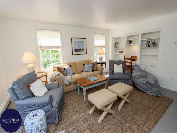 Cape Cod Home 994749