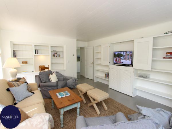 Cape Cod Home 994749