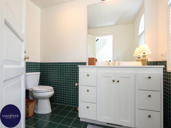 Cape Cod Home 994749