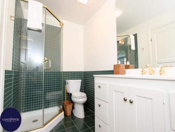 Cape Cod Home 994749
