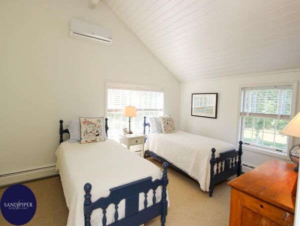 Cape Cod Home 994749