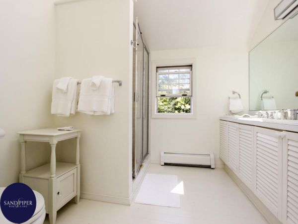 Cape Cod Home 994749