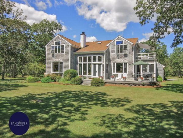 Cape Cod Home 994749