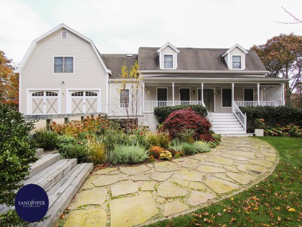 Cape Cod Home 994751