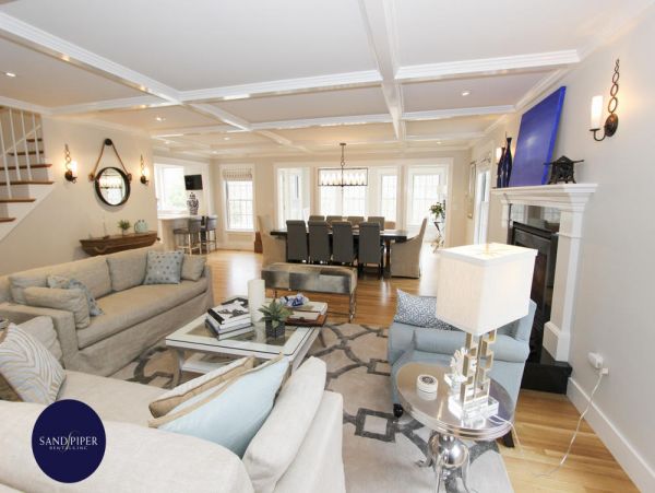 Cape Cod Home 994751