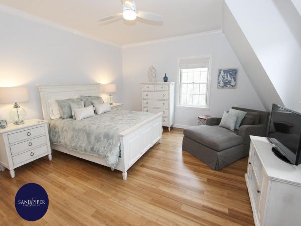 Cape Cod Home 994751